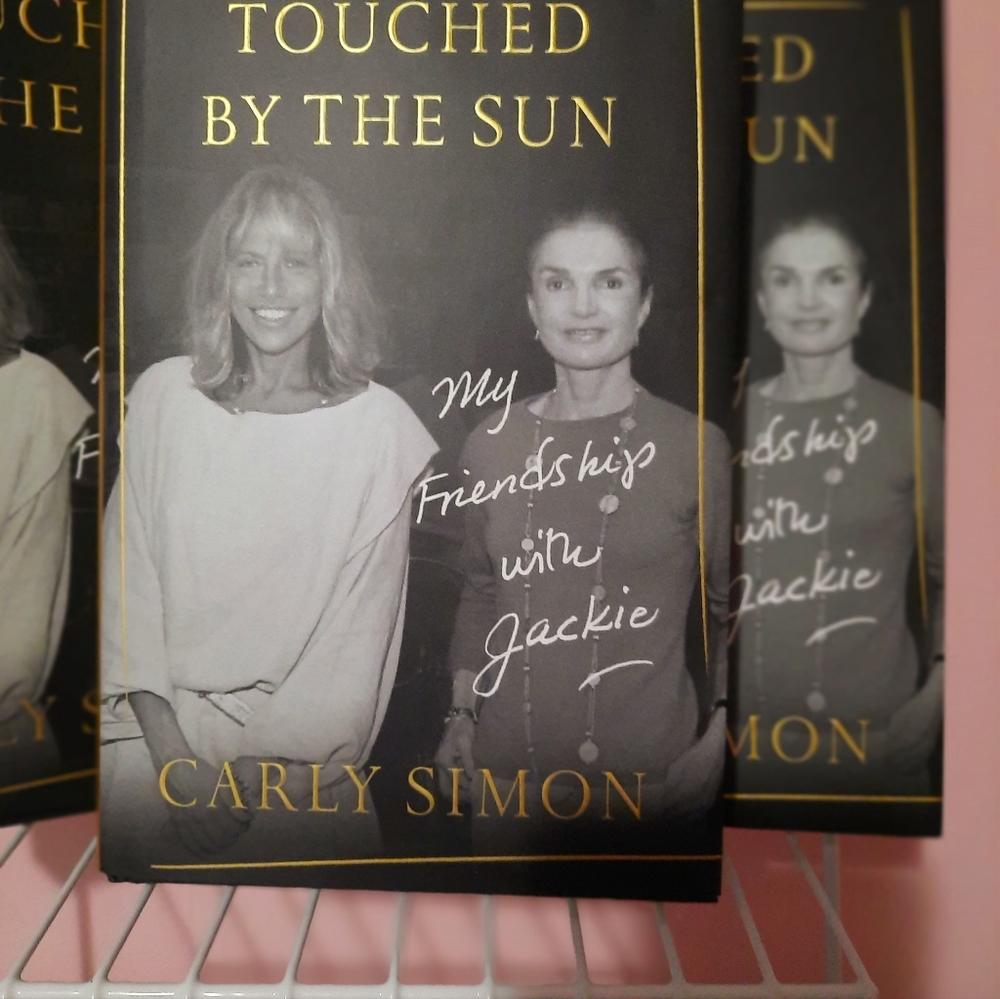 NEW!🎵#CarlySimon's "Touched by the Sun" starring #JackieKennedyOnasis #icons💛❤